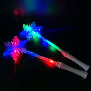 Bacchetta Luminosa a Forma di Fiocco di Neve LED per Regali di Natale, Bastoncino Magico Luminoso - Product Image 6