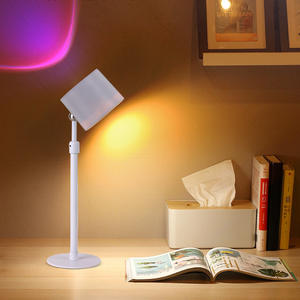 Lámpara de escritorio con control remoto, luz nocturna LED, diseño geométrico sólido para dormitorio, estudio, montable en pared con batería interna - Product Image 5