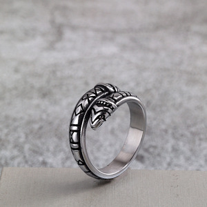 Anillo Vikingo con Serpiente de Yunnique, Anillo Redondo de Acero Inoxidable Unisex con Diseño Geométrico de Animal, Joyería para Regalo - Product Image 1