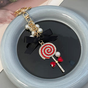 Adorable Llavero de Aleación de Zinc con Perlas y Corazón, Adorno para Bolso con Lazo de Diamantes de Imitación, Diseño Vintage de Dibujos Animados, Regalo Promocional para Mujeres - Product Image 4