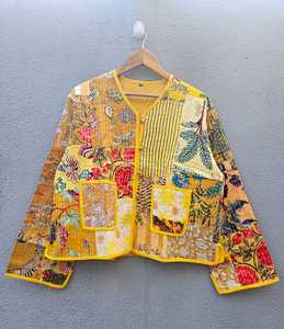 Chaleco Acolchado sin Mangas con Estampado Negro Hecho a Mano en India, Estilo Elegante para Mujer, Regalo para Ella - Product Image 1