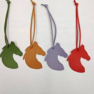 Pendentif <span class=keywords><strong>de</strong></span> sac en forme <span class=keywords><strong>de</strong></span> tête <span class=keywords><strong>de</strong></span> <span class=keywords><strong>cheval</strong></span> en cuir PU, breloque <span class=keywords><strong>de</strong></span> sac, porte-clés avec cordon pour femme ou jeune fille, idéal comme cadeau - Product Image 2