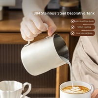 Pichet à Latte Art en Acier Inoxydable 304 avec Poignée Bec, Outil d'Estimation de la Quantité, Design Minimaliste Moderne, Logo Gravé au Laser pour Usage Domestique