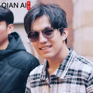 Lunettes de soleil irrégulières pour femmes Qian Ai, verres dégradés gris-jaune, monture dorée, protection UV400, style urbain tendance - Product Image 2