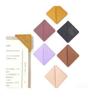 Marque-page d'angle en cuir personnalisé - Marque-pages mignons faits à la main pour femmes et enfants, cadeau idéal pour les amoureux des livres - Product Image 1