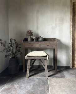 Table d'appoint en bois massif de designer, table de chevet artisanale haut de gamme pour salon, chambre, salle de séjour et resort - Product Image 4