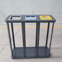Poubelle de tri à trois compartiments en métal, unité de tri des déchets en acrylique à code couleur, bac à déchets extérieur pour les espaces publics et commerciaux des places publiques