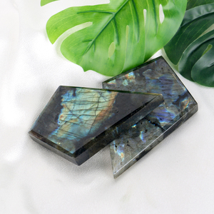 Tranches de cristal de labradorite rhombique sculptées, pierres naturelles de guérison pour la décoration intérieure - Product Image 4