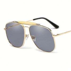 Gafas de Sol con Logotipo Personalizado, Estilo Moderno y Elegante, Lentes con Tinte Oceánico, Montura Metálica para Mujer, Gafas de Sol Extra Grandes - Product Image 5