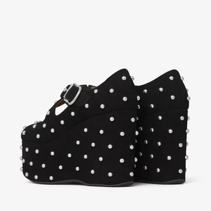 Sandales à plateforme épaisse cloutées en métal pour femmes, talons compensés hauts en daim, bout rond rétro, avec brides à boucles - Product Image 2