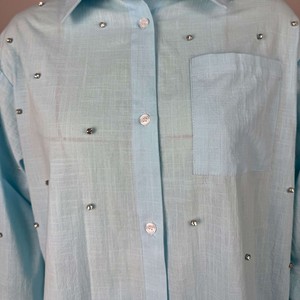 <span class=keywords><strong>Ensemble</strong></span> deux pièces d'été décontracté pour <span class=keywords><strong>femme</strong></span> : chemise unie à col rabattu clouté et manches longues ajustables, et short à taille élastique - Product Image 3