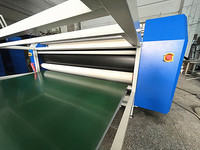 Nouvelle presse à chaud automatique à plateau plat, contrôle précis de la température, zone d'impression de 1700 mm |   Rendement élevé pour l'impression de vêtements