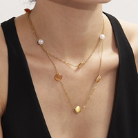 Collier carré en acier inoxydable plaqué or 18 carats avec perles géométriques colorées en coquille de pierre œil de chat
