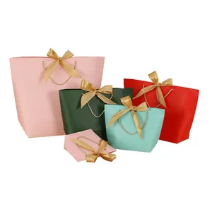 แฟชั่นขายส่งที่มีคุณภาพสูงสไตล์ถุงช้อปปิ้งกระดาษคราฟท์ถุงของขวัญบรรจุภัณฑ์สำหรับผู้หญิงสาวคริสมาสต์