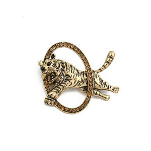 Yunlv เข็มกลัดลายเสือการ์ตูนสัตว์ข้ามพรมแดนประดับเพชรหมุดอัญมณีสีย้อนยุคระดับไฮเอนด์และผ้าพันคอผ้าไหมแบบเฉพาะกลุ่ม - Product Image 5
