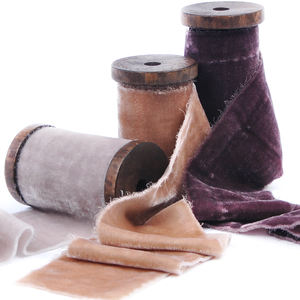 Cintas de decoración de gran oferta, tamaño personalizado, 10mm, 20mm, <span class=keywords><strong>50mm</strong></span>, <span class=keywords><strong>cinta</strong></span> de lujo de <span class=keywords><strong>terciopelo</strong></span> deshilachado de doble cara para envolver flores de regalo - Product Image 3