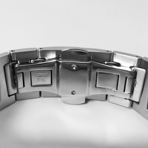 Boîtier de montre de luxe en acier inoxydable de 45mm avec design classique de trappe et bracelet à fermoir papillon pour le marché européen - Product Image 5