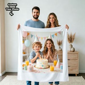 Couverture en polaire flanelle personnalisée avec photo de famille, sublimation intégrale, pour une utilisation en toutes saisons - Product Image 1