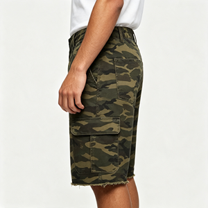 Short cargo pour homme en denim délavé camouflage, style vintage sportif, taille mi-haute, avec cordon de serrage, coupe oversize et jambe large - Product Image 3
