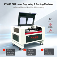 Petite machine de gravure et de découpe au laser CO2 de type portique économique pour démarrer une petite entreprise