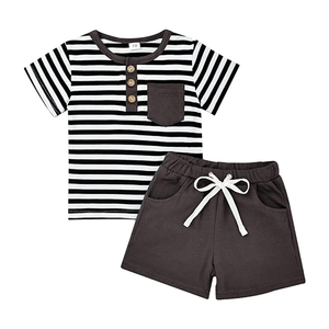 Ensemble de vêtements pour enfants 2 pièces, t-<span class=keywords><strong>shirt</strong></span> décontracté à col rond avec motif de paillettes et short pour garçon, personnalisable OEM ODM - Product Image 2