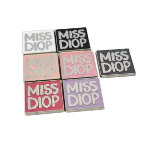 D Design Logo Fai da te Ciondoli in Metallo per Abbigliamento Capelli Custodie per Cellulare Gioielli di Lusso Decorativo - Product Image 1