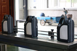 Haute vitesse 1L 4L 5L Jerrycan moteur en plastique lubrifier huile antigel Adblue bouteille Servo suivi remplissage capsulage Machine - Product Image 6