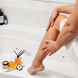 Lotion corporelle à la vitamine C Ollay - Hydratant quotidien doux avec formule éclaircissante et parfum frais pour une peau éclatante et hydratée - Product Image 4
