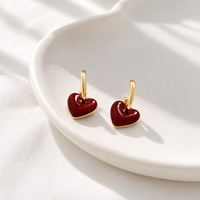 KAVNAR Boucles d'oreilles cœur rouge émail vin laiton doré or 14K vintage