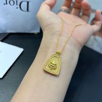 Pendentif Dieu de la Richesse en Or 18 carats, Résine Cuivrée, Chaîne en Bambou Triangulaire, Collier Clavicule Luxe Léger Haut de Gamme Polyvalent