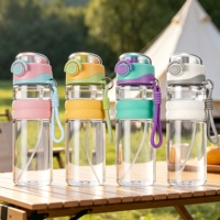 Bouteille d'eau pulvérisatrice en plastique PC de 800 ml avec paille, bouteille de sport 2-en-1 pour pulvérisation et boisson, étanche pour camping et randonnée en extérieur, OEM