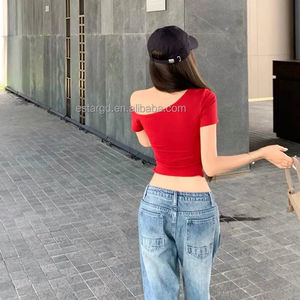 Nouveau femmes vêtements de haute qualité personnalisé plaine graphique débardeur Mujer Slim Fit Blique épaule nue à manches courtes T-Shirt - Product Image 2