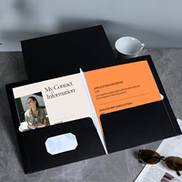 Porte-documents A4 personnalisé avec logo, deux pochettes, reliure à anneaux, papier laminé brillant et porte-cartes de visite