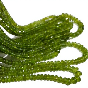 Perles de péridot vert naturel facettées en forme de rondelle, 5-6 mm, vendues par brin de 8 pouces de long - Product Image 1
