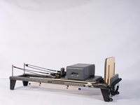 Reformer de Pilates de Aluminio con Riel Completo y Resistencia Ajustable, Equipo de Estudio de Pilates con Estructura Duradera y Sistema de Deslizamiento Suave
