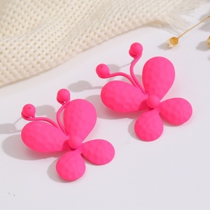 Boucles d'oreilles pendantes Jingciren Boutique, style européen et américain, luxe léger, mode haut de gamme, design unique en forme de pétales de fleurs - Product Image 2