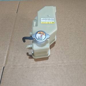 Réservoir d'expansion Hyundai 25430-26410 en plastique à visser pour système de refroidissement Santa Fe, pièce de rechange - Product Image 1