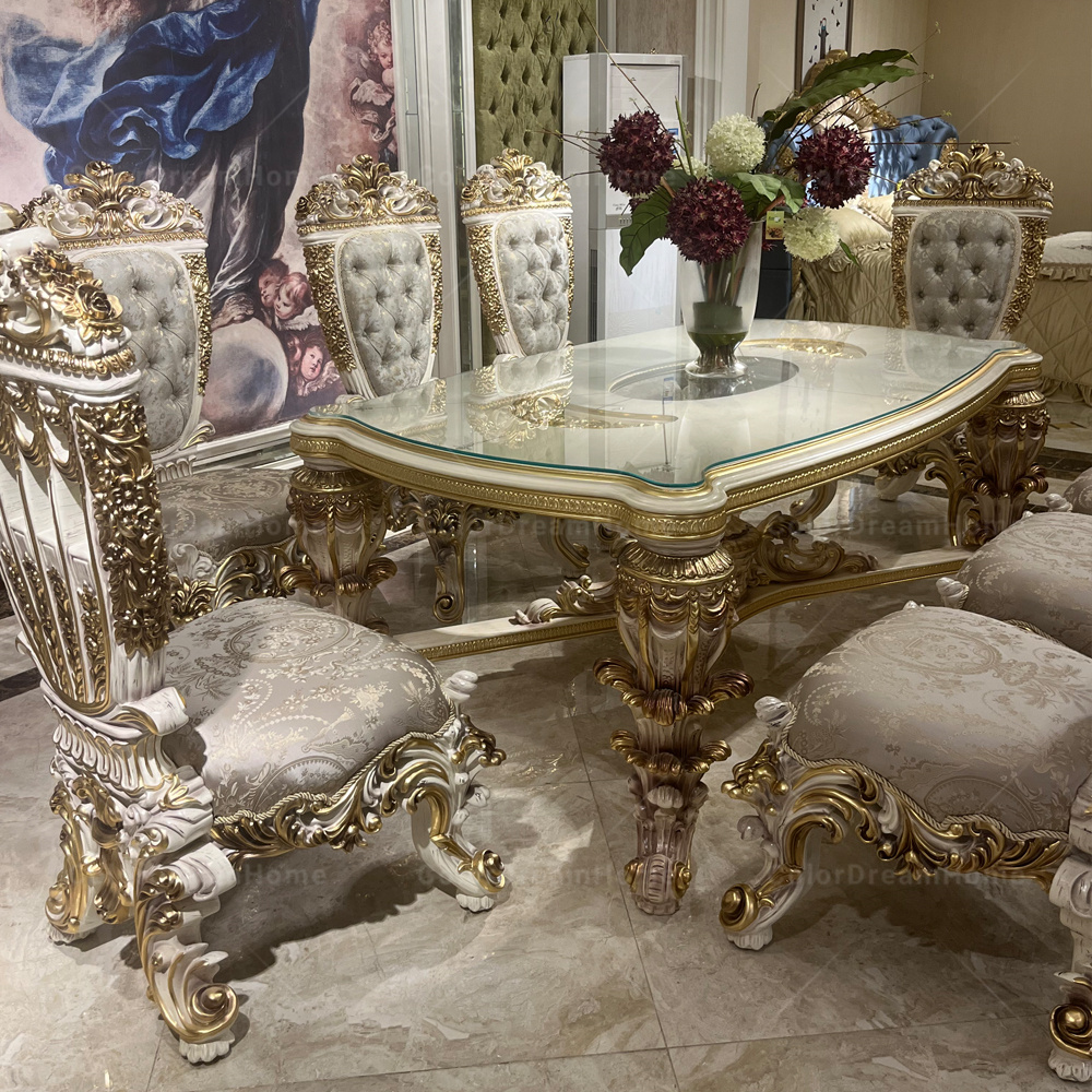 dinnig table set royal