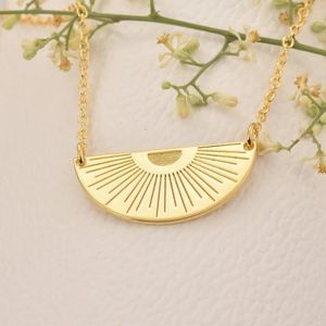 Collares de Moda al por Mayor de Acero Inoxidable para Mujer, Colgante de Media Luna con Dije de Amanecer y Atardecer para la Amistad - Product Image 1