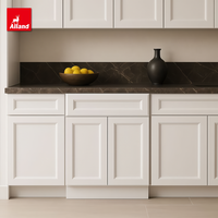 Armoires de cuisine doubles de style shaker en bois massif, finition peinte, style crème français, avec comptoir intégré en marbre naturel