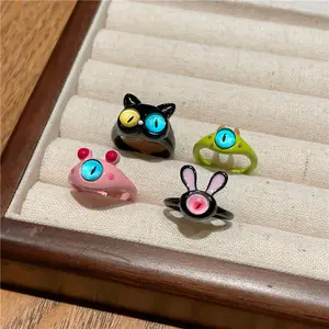 Cincin resin kecil kartun lucu baru 2023 desain niche wanita manis keren persahabatan cincin jari indeks grosir