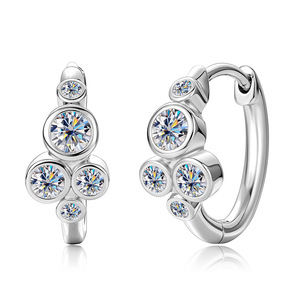 Pendientes de Aro con Moissanita VVS1 GRA de Corte Brillante Redondo y Engaste Irregular Brillante, Chapados en Oro de 14K, Joyería de Moda para Uso Diario para Mujer - Product Image 1