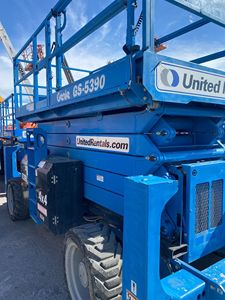 GENIE GS5390RT Plate-forme à ciseaux pour dalles New Steel Rough Terrain Access Platform 18M Working Height - Product Image 4