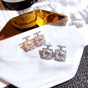 Orecchini a Perno a Forma di Mini Bottiglia di Profumo per Donne, Piccoli Orecchini Carini, Gioielli di Moda Quotidiana - Product Image 4
