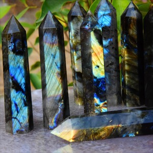 หินลาบราดอไรต์ทรงหอคอยธรรมชาติสวยงาม ขายส่ง คริสตัลขัดเงาสำหรับตกแต่งบ้าน วันวาเลนไทน์ และวันหยุด และงานประดิษฐ์เครื่องประดับ - Product Image 2