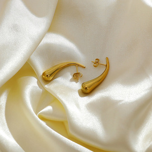 ต่างหูแบบติดหูทรงหยดน้ำชุบทอง 18K สไตล์ยุโรปอเมริกัน ดีไซน์เรขาคณิตไม่สมมาตรทันสมัย ผลิตจากโลหะผสมสังกะสี - Product Image 4