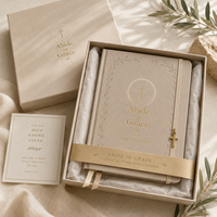 Carnet de Prières LABON en Cuir Végétalien Beige Sable avec Croix Dorée, Couverture Rigide, Coffret Cadeau