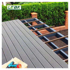 <span class=keywords><strong>Prix</strong></span> d'usine abordable : Planches de terrasse WPC 25 mm imperméables, antidérapantes, à motif rainuré, à rayures verticales pour <span class=keywords><strong>piscine</strong></span> - Product Image 2