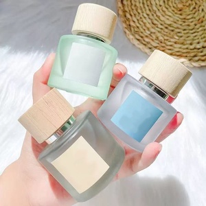 Eau de Parfum de Lujo Unisex - Fragancia Duradera con Notas Elegantes - Product Image 4