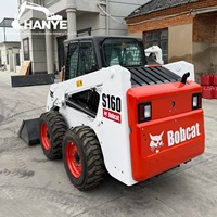 Chargeuse compacte Bobcat S160 d'occasion, faible nombre d'heures de travail, système hydraulique d'origine, pour l'aménagement paysager et l'entretien routier